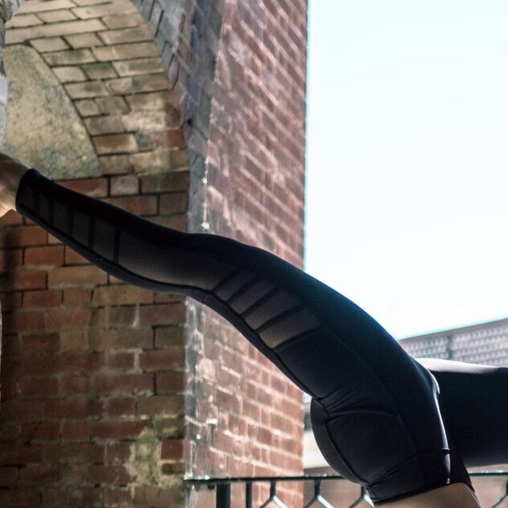 Lululemon High Waisted Mesh Leggings (2)